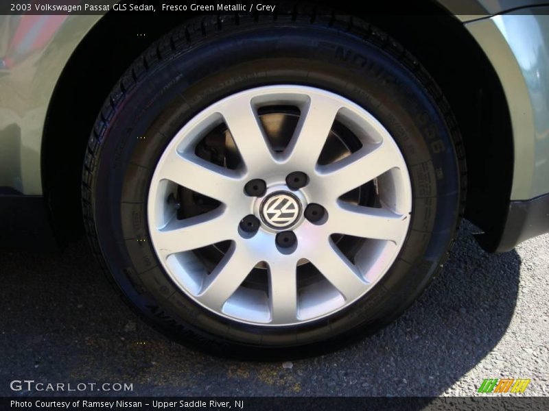 Fresco Green Metallic / Grey 2003 Volkswagen Passat GLS Sedan