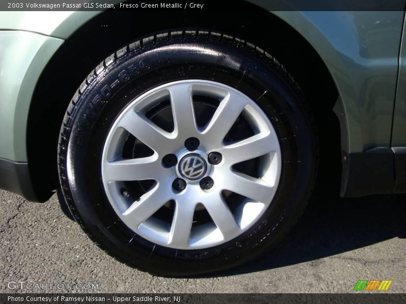Fresco Green Metallic / Grey 2003 Volkswagen Passat GLS Sedan