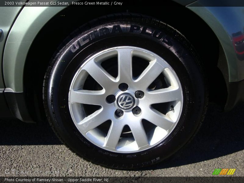 Fresco Green Metallic / Grey 2003 Volkswagen Passat GLS Sedan