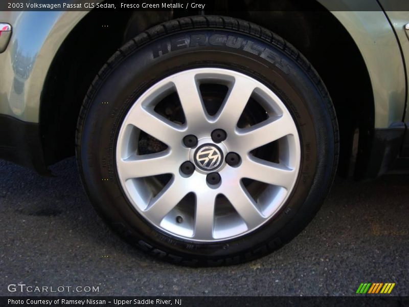 Fresco Green Metallic / Grey 2003 Volkswagen Passat GLS Sedan
