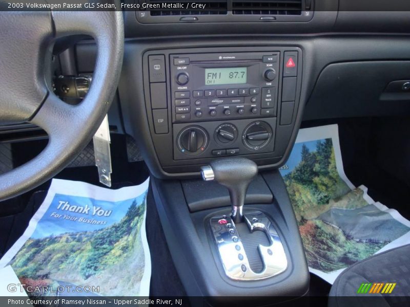 Fresco Green Metallic / Grey 2003 Volkswagen Passat GLS Sedan