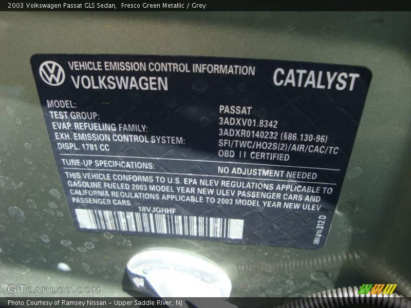 Fresco Green Metallic / Grey 2003 Volkswagen Passat GLS Sedan
