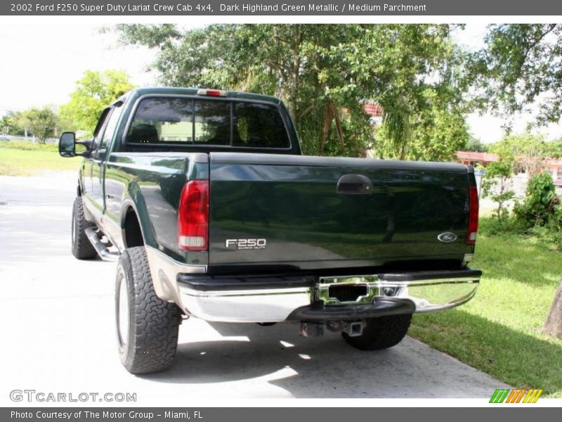 Dark Highland Green Metallic / Medium Parchment 2002 Ford F250 Super Duty Lariat Crew Cab 4x4