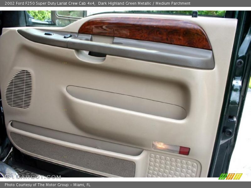 Dark Highland Green Metallic / Medium Parchment 2002 Ford F250 Super Duty Lariat Crew Cab 4x4