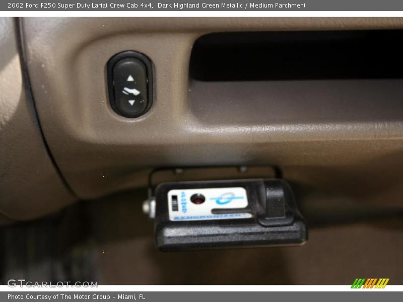 Dark Highland Green Metallic / Medium Parchment 2002 Ford F250 Super Duty Lariat Crew Cab 4x4