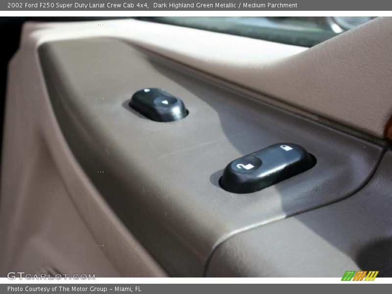 Dark Highland Green Metallic / Medium Parchment 2002 Ford F250 Super Duty Lariat Crew Cab 4x4