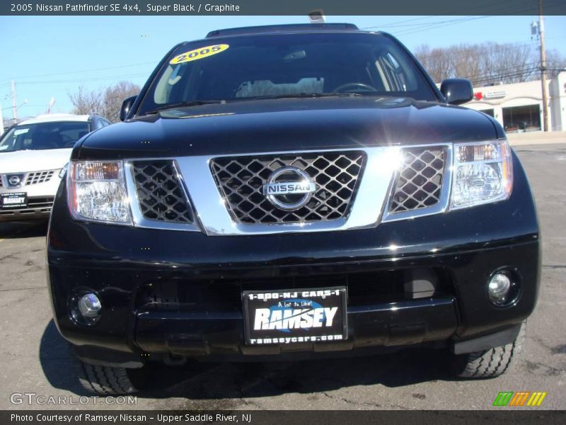 Super Black / Graphite 2005 Nissan Pathfinder SE 4x4