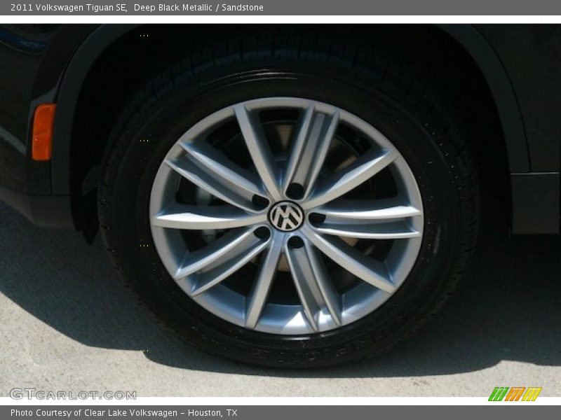 Deep Black Metallic / Sandstone 2011 Volkswagen Tiguan SE