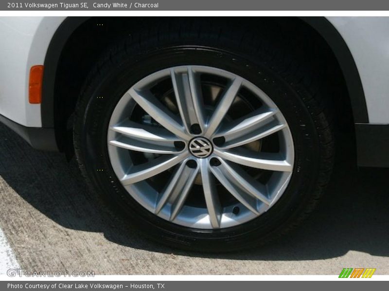 Candy White / Charcoal 2011 Volkswagen Tiguan SE
