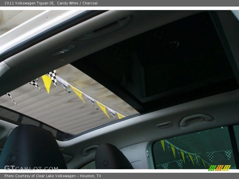 Candy White / Charcoal 2011 Volkswagen Tiguan SE