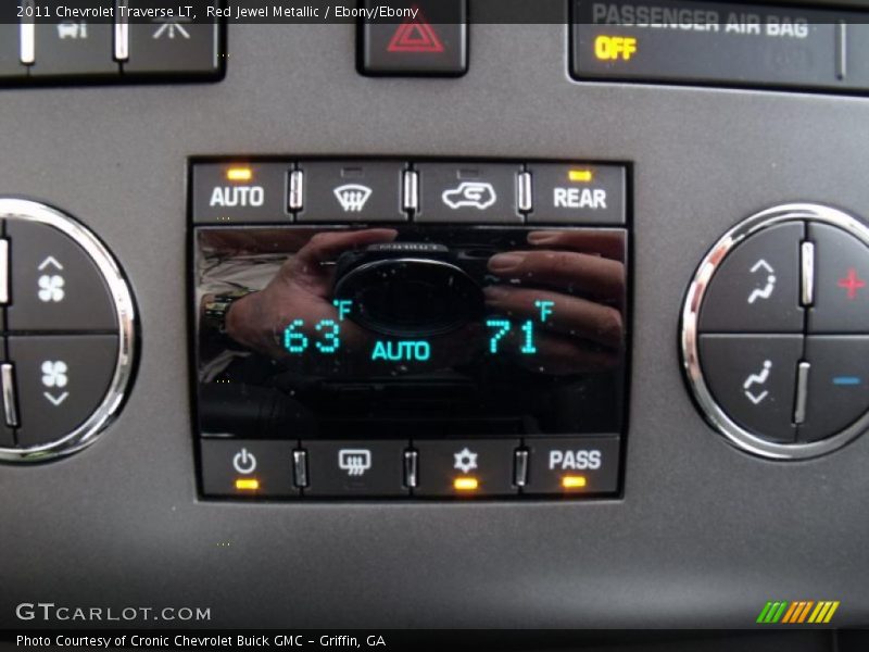 Red Jewel Metallic / Ebony/Ebony 2011 Chevrolet Traverse LT