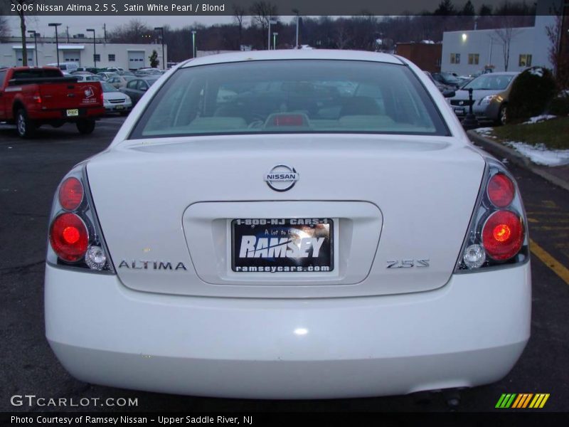 Satin White Pearl / Blond 2006 Nissan Altima 2.5 S