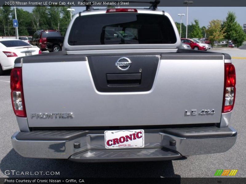Radiant Silver Metallic / Steel 2010 Nissan Frontier LE Crew Cab 4x4
