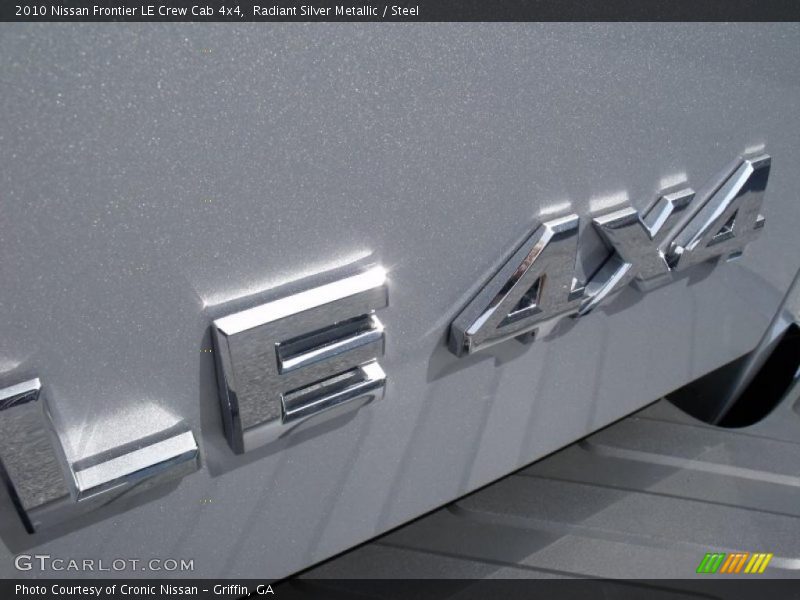 Radiant Silver Metallic / Steel 2010 Nissan Frontier LE Crew Cab 4x4