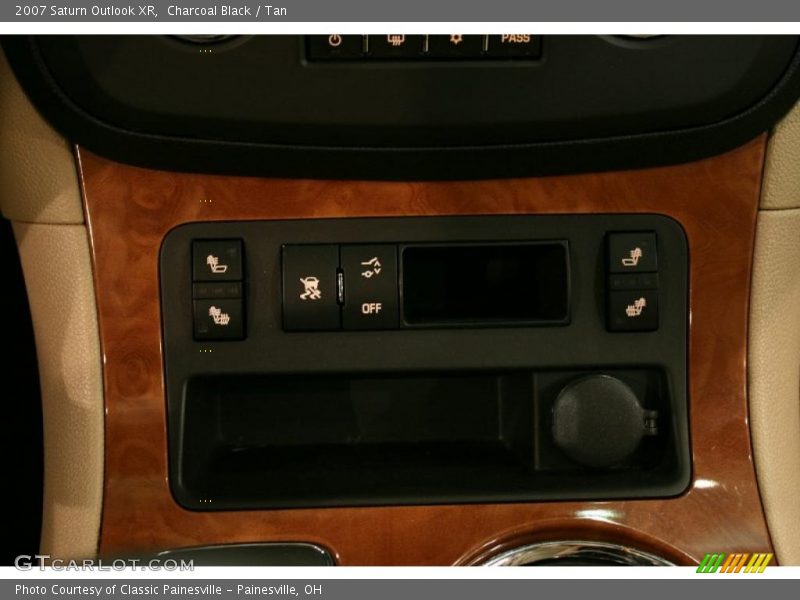 Charcoal Black / Tan 2007 Saturn Outlook XR