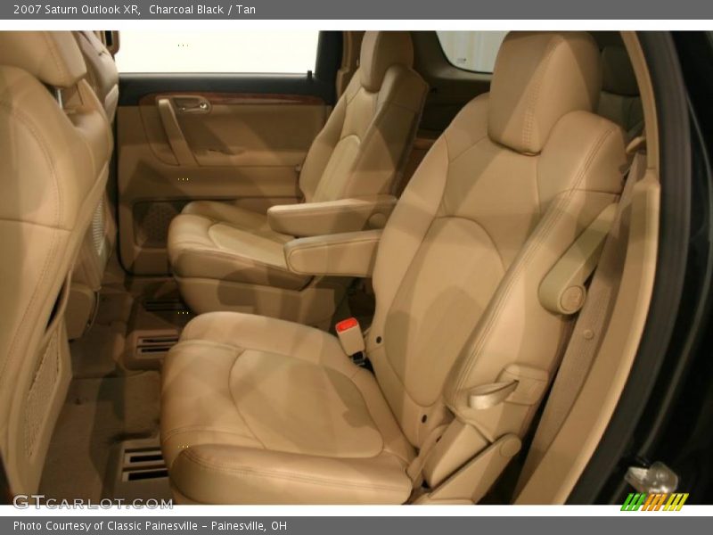 Charcoal Black / Tan 2007 Saturn Outlook XR