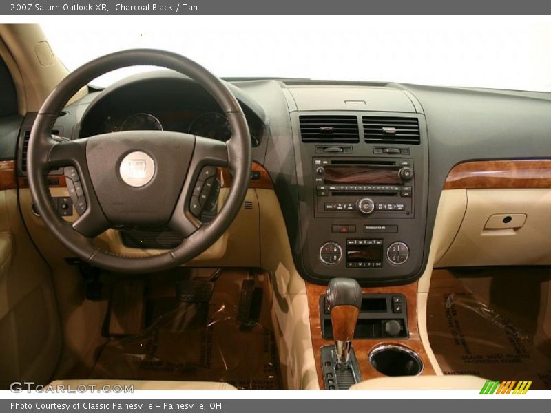 Charcoal Black / Tan 2007 Saturn Outlook XR