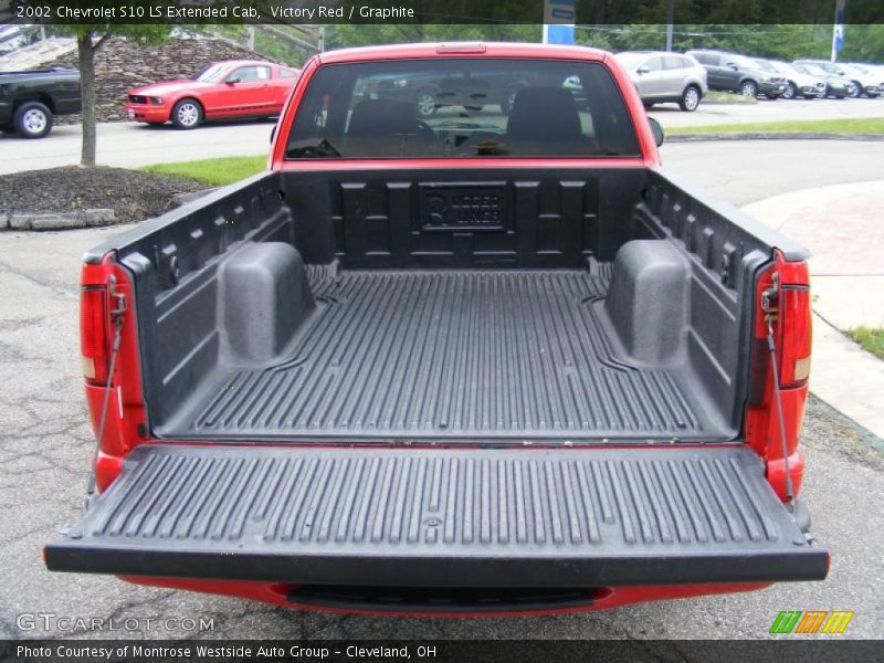 Victory Red / Graphite 2002 Chevrolet S10 LS Extended Cab