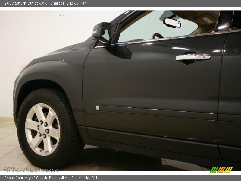 Charcoal Black / Tan 2007 Saturn Outlook XR