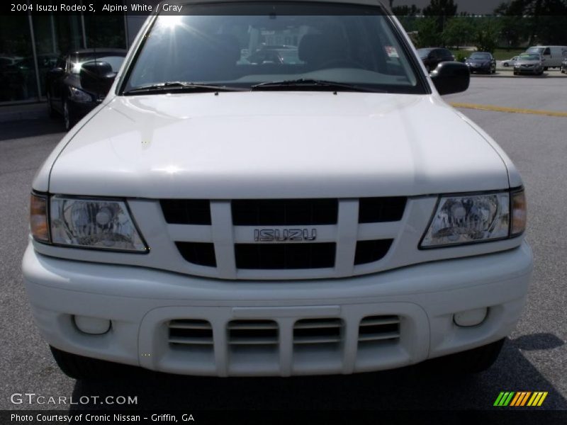 Alpine White / Gray 2004 Isuzu Rodeo S