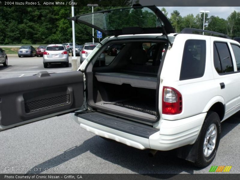 Alpine White / Gray 2004 Isuzu Rodeo S