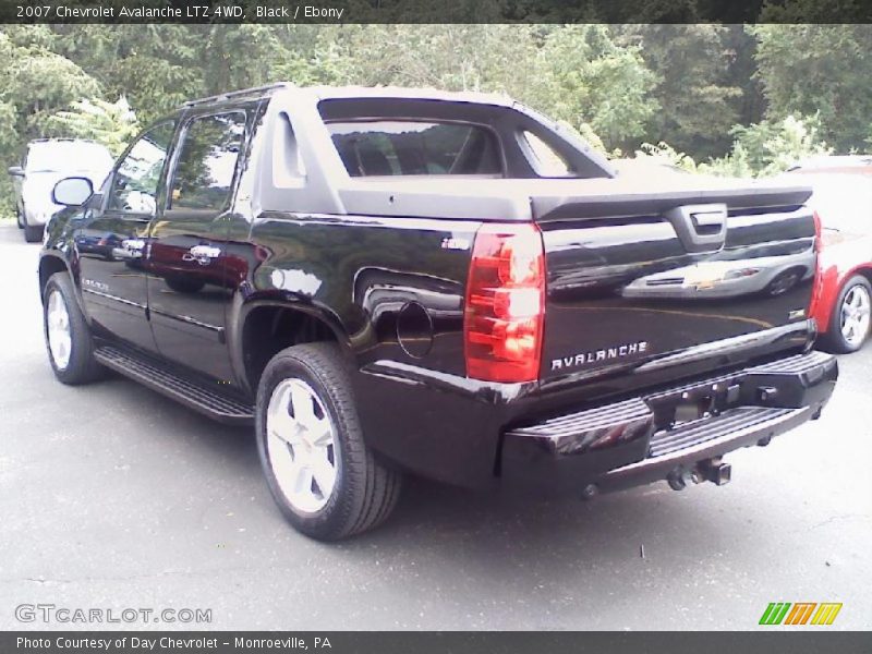 Black / Ebony 2007 Chevrolet Avalanche LTZ 4WD
