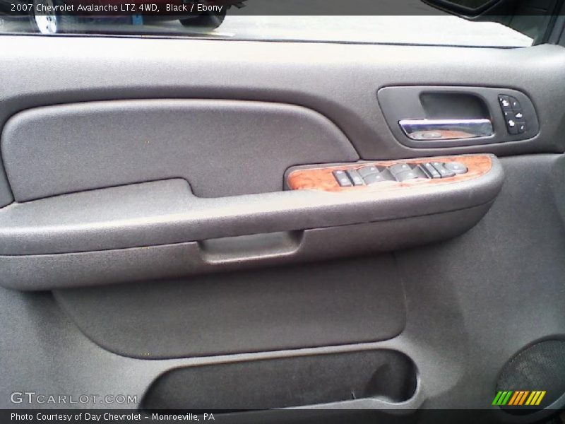 Black / Ebony 2007 Chevrolet Avalanche LTZ 4WD