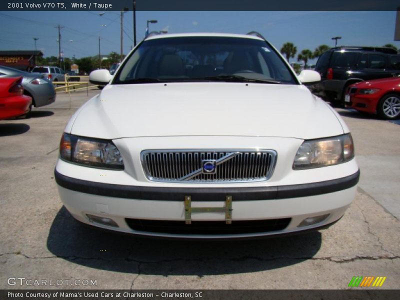 White / Taupe 2001 Volvo V70 T5