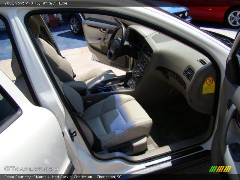 White / Taupe 2001 Volvo V70 T5