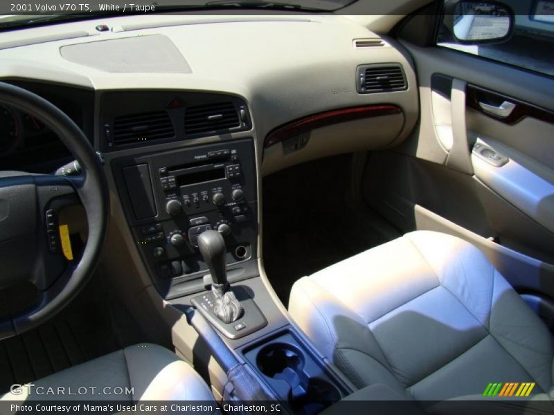 White / Taupe 2001 Volvo V70 T5