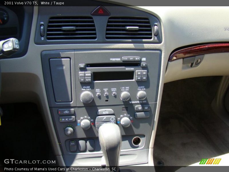 White / Taupe 2001 Volvo V70 T5