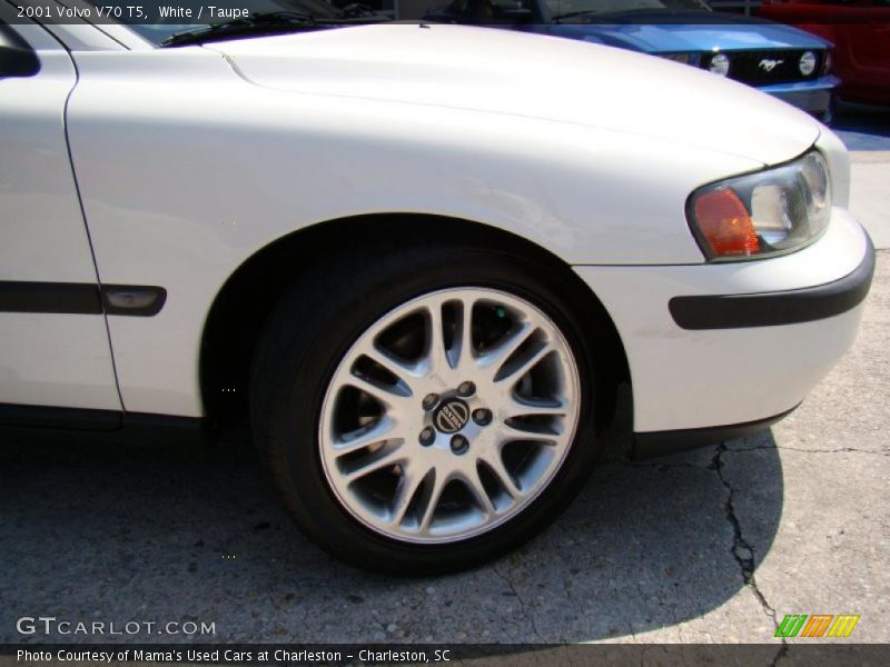 White / Taupe 2001 Volvo V70 T5