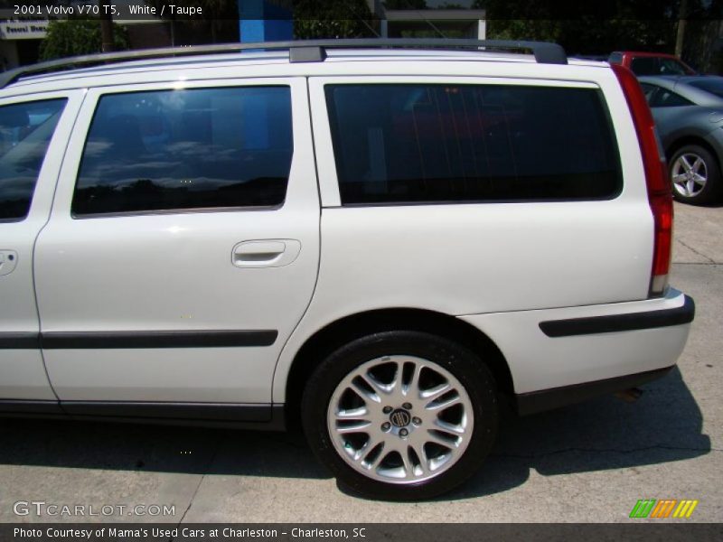 White / Taupe 2001 Volvo V70 T5