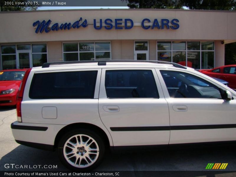 White / Taupe 2001 Volvo V70 T5