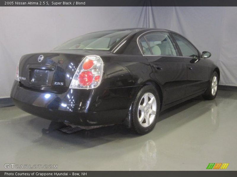 Super Black / Blond 2005 Nissan Altima 2.5 S
