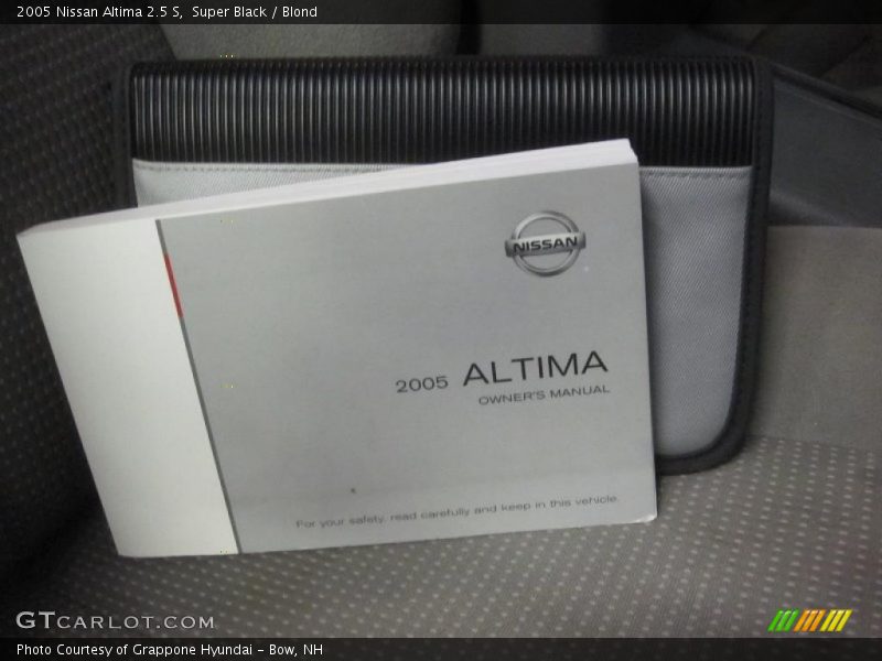 Super Black / Blond 2005 Nissan Altima 2.5 S