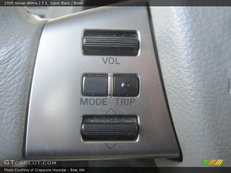Super Black / Blond 2005 Nissan Altima 2.5 S
