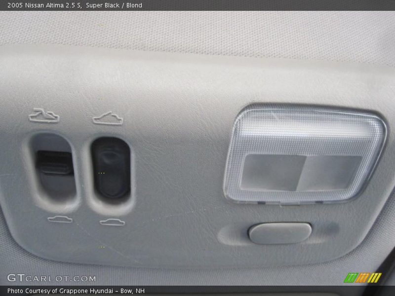 Super Black / Blond 2005 Nissan Altima 2.5 S