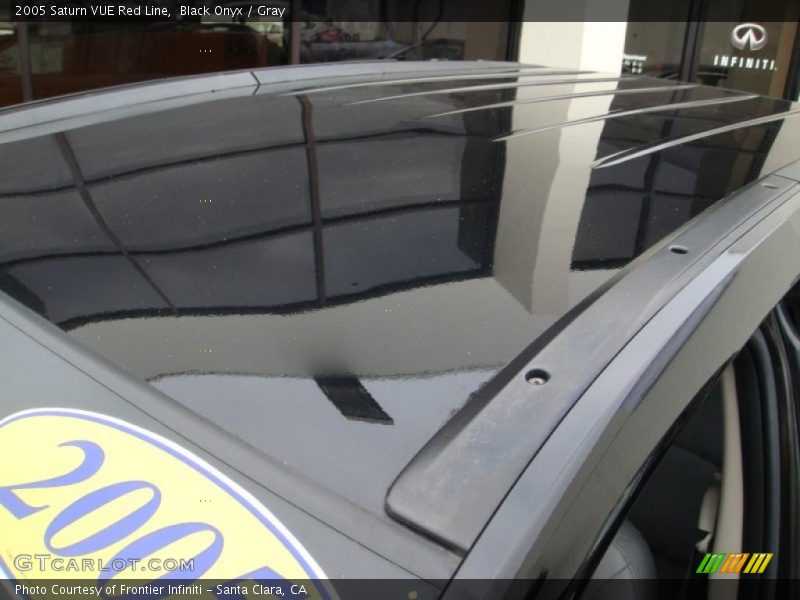 Black Onyx / Gray 2005 Saturn VUE Red Line