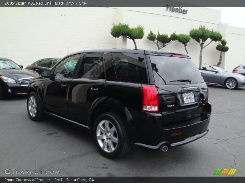 Black Onyx / Gray 2005 Saturn VUE Red Line