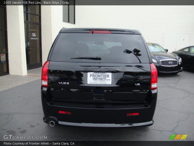 Black Onyx / Gray 2005 Saturn VUE Red Line