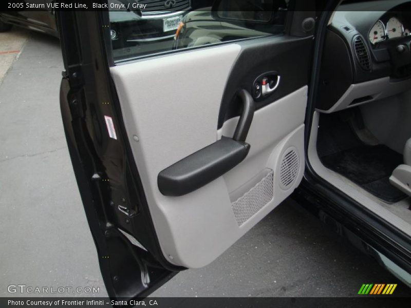 Black Onyx / Gray 2005 Saturn VUE Red Line