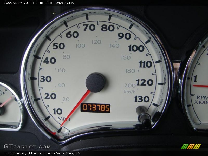 Black Onyx / Gray 2005 Saturn VUE Red Line