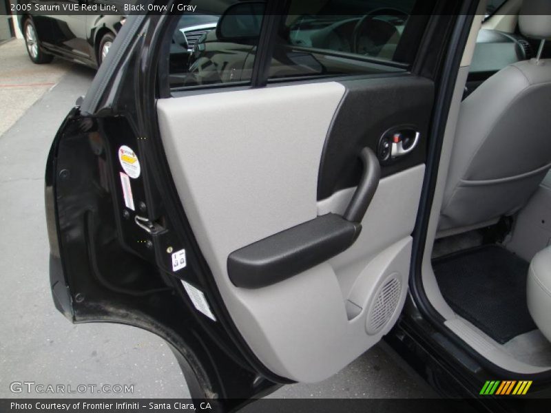 Black Onyx / Gray 2005 Saturn VUE Red Line