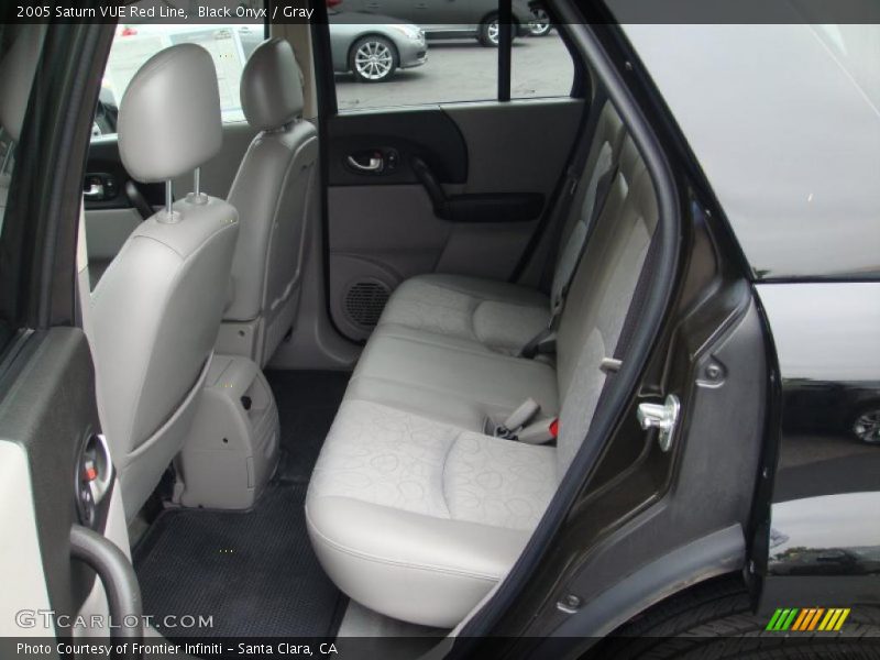 Black Onyx / Gray 2005 Saturn VUE Red Line