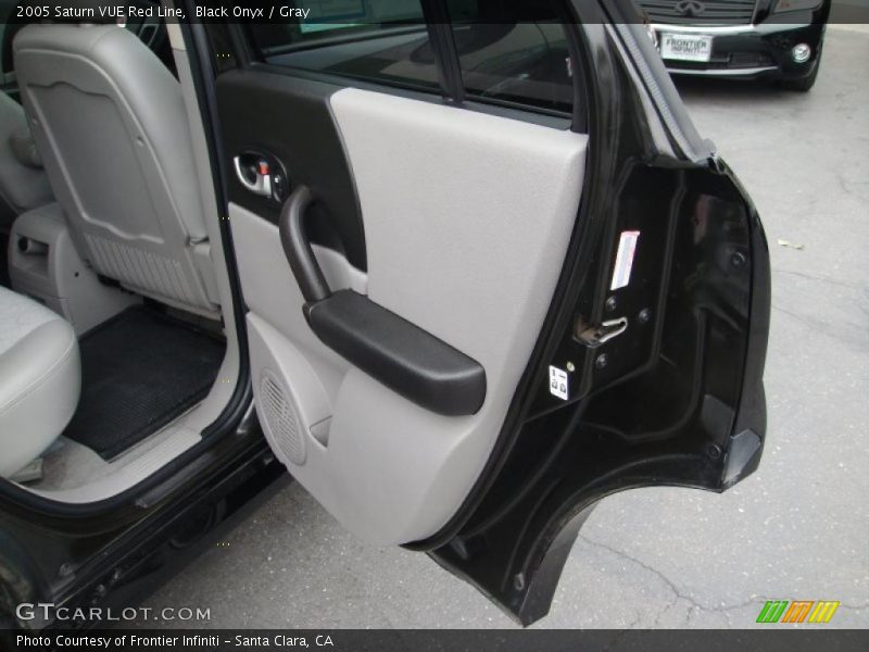 Black Onyx / Gray 2005 Saturn VUE Red Line