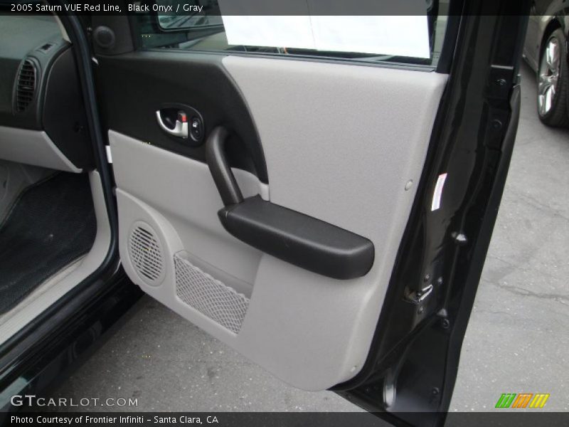Black Onyx / Gray 2005 Saturn VUE Red Line