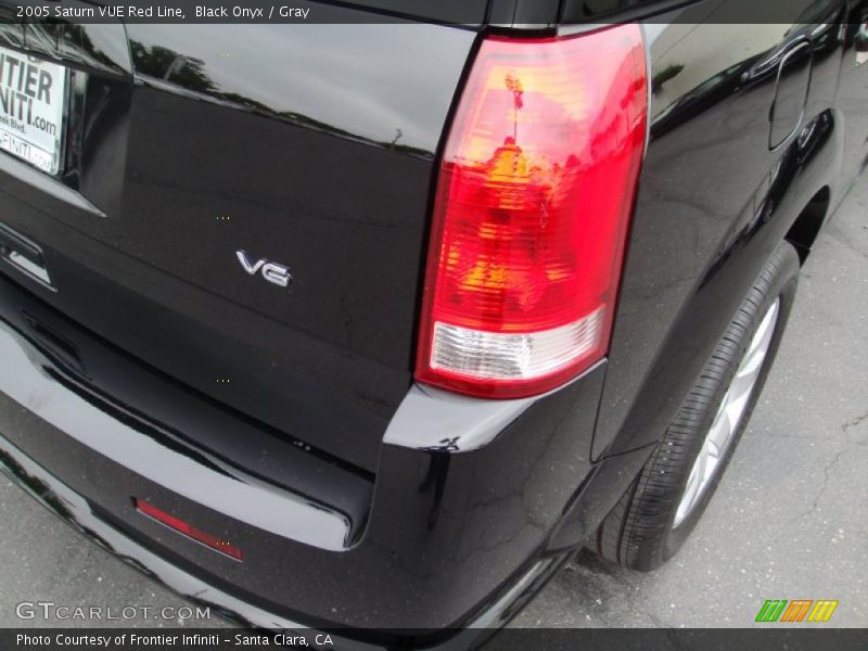 Black Onyx / Gray 2005 Saturn VUE Red Line