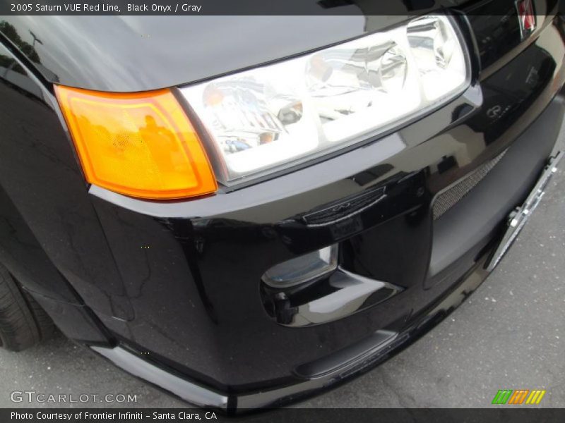 Black Onyx / Gray 2005 Saturn VUE Red Line
