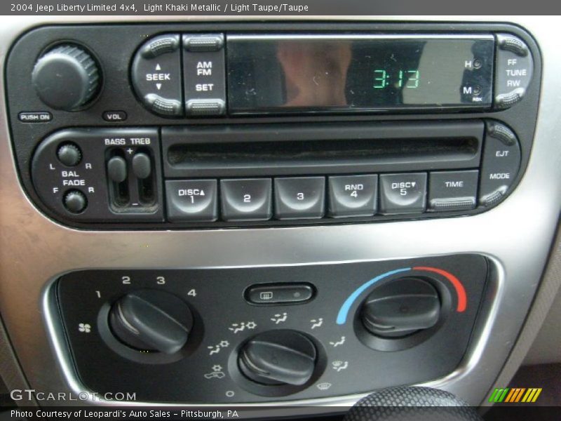 Light Khaki Metallic / Light Taupe/Taupe 2004 Jeep Liberty Limited 4x4